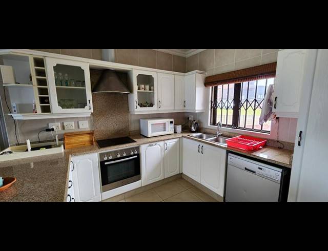 3 BEDROOM APARTMENT FOR SALE IN UMKOMAAS